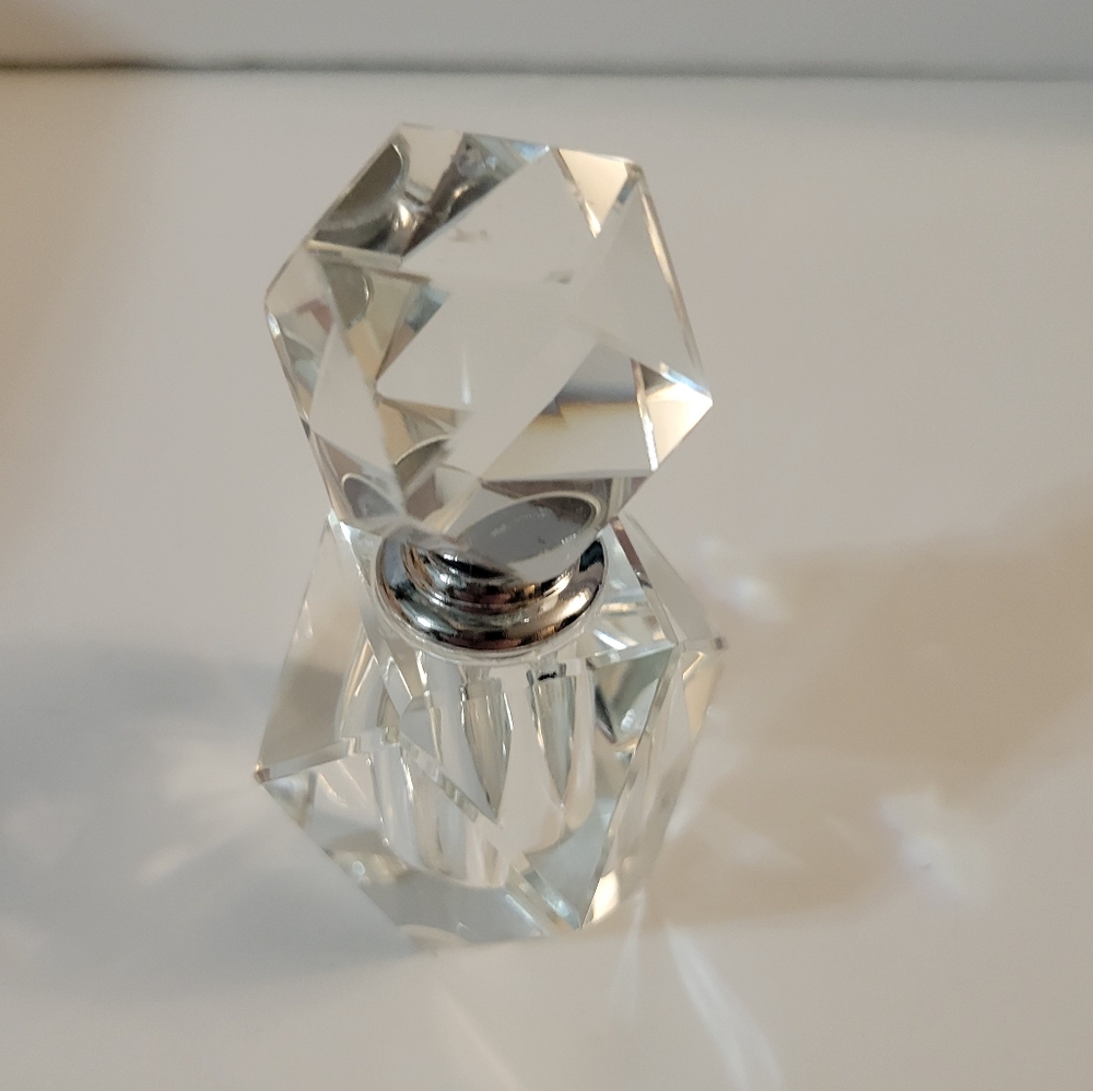 Oleg Cassini Hexagon Crystal Faceted Perfume Bottle - Picture 2 of 11